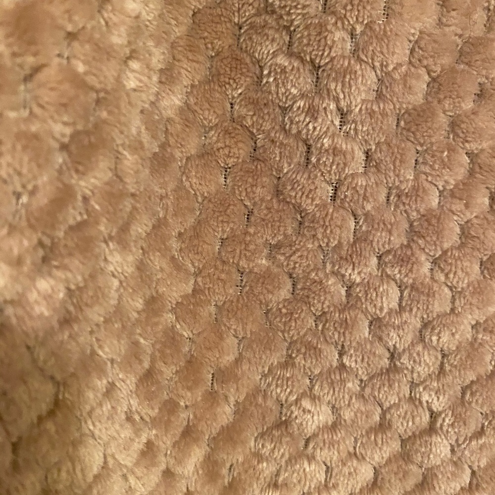 Tan pullover - Picture 2 of 2